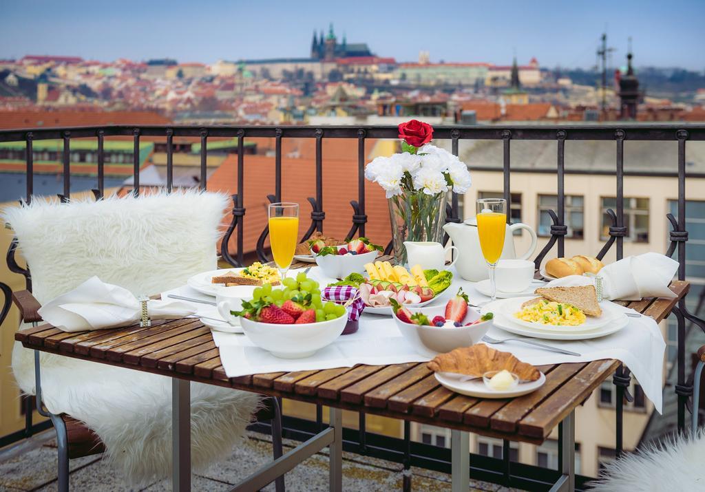 A/C + Terrace Breakfast At Tiffany'S Apartment Prague Exterior photo